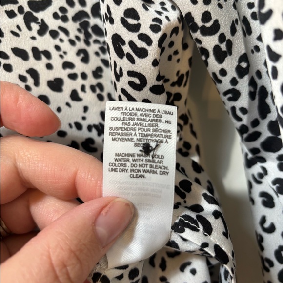 Dynamite Leopard Cropped Blouse 🐆 - Picture 7 of 10